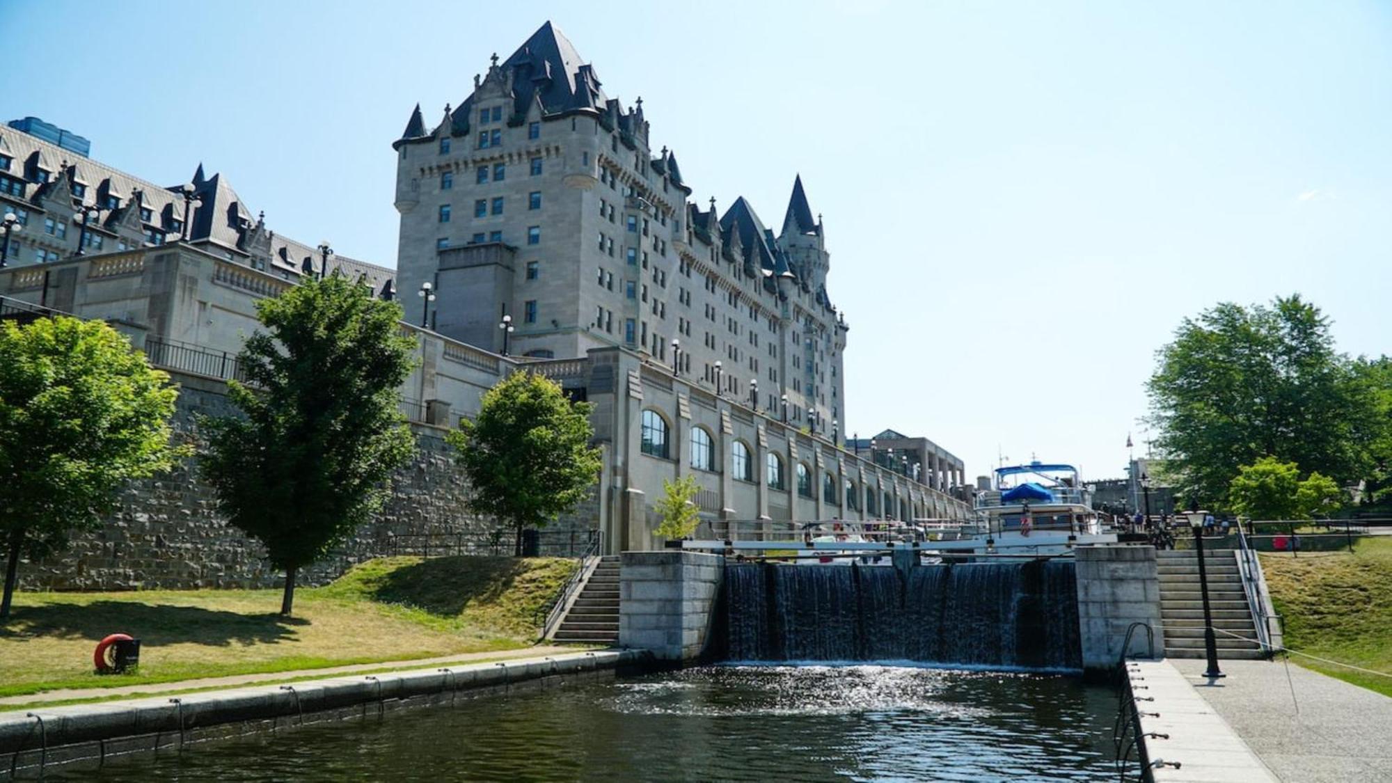 Holiday Inn - Ottawa Dwtn - Parliament Hill By Ihg מראה חיצוני תמונה